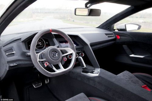 Новый Volkswagen Golf GTI – один из самых быстрых суперкаров в мире (13 фото)
