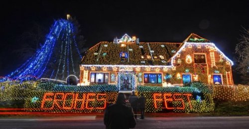 Дом, украшенный 450 тысячами рождественских лампочек (8 фото)