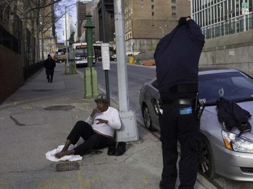 Добрый поступок одного нью-йоркского полицейского (3 фото)