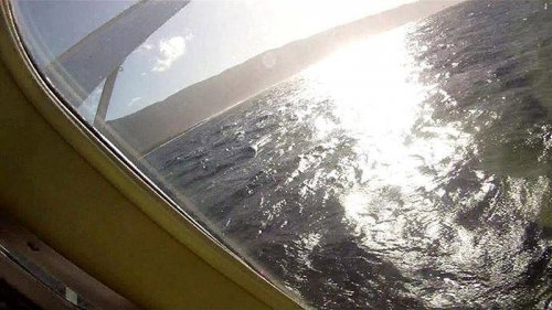 Крушение небольшого самолёта на Гавайях, снятое на видеокамеру GoPro (12 фото + видео)