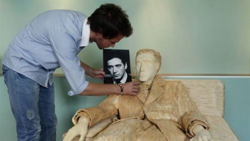 Фанат фильма «Крёстный отец» построил из спичек скульптуру Аль Пачино в натуральную величину (4 фото)