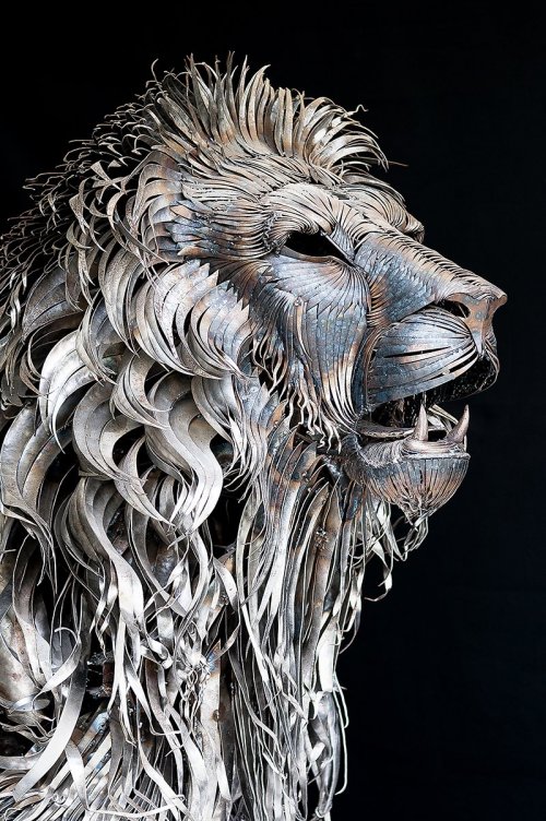 Лев, созданный почти из 4.000 металлических пластин, обработанных вручную (11 фото)