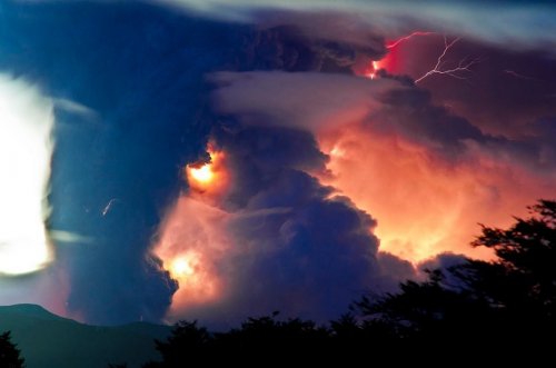 Природная мощь и вулканические молнии в фотографиях Франциско Негрони (10 фото)