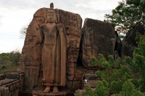 Топ-10: Самые потрясающие колоссальные статуи в мире