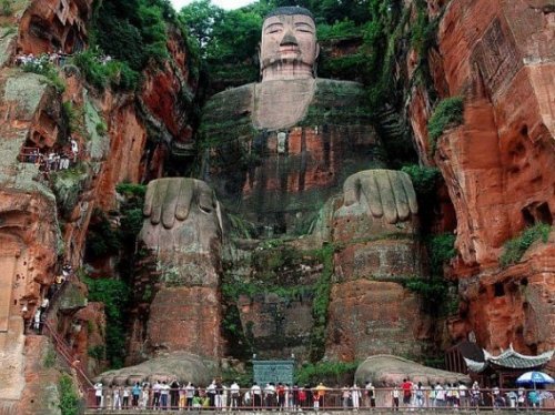 Топ-10: Самые потрясающие колоссальные статуи в мире