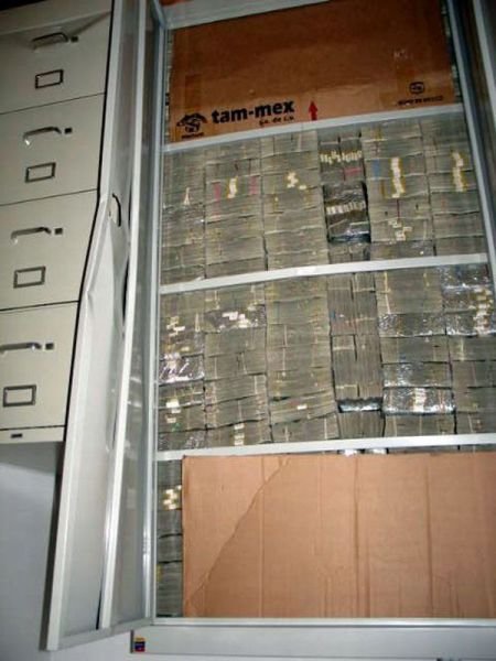 Полицейский захват особняка мексиканского наркобарона (23 фото)