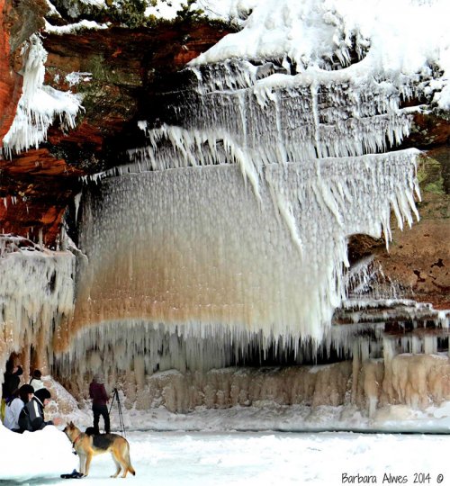 Ледяные пещеры озера Верхнее (10 фото)