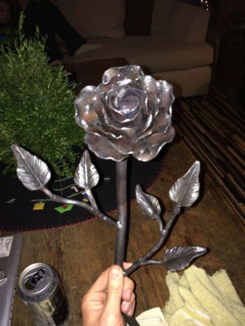 Металлическая роза ко Дню всех влюблённых (14 фото)