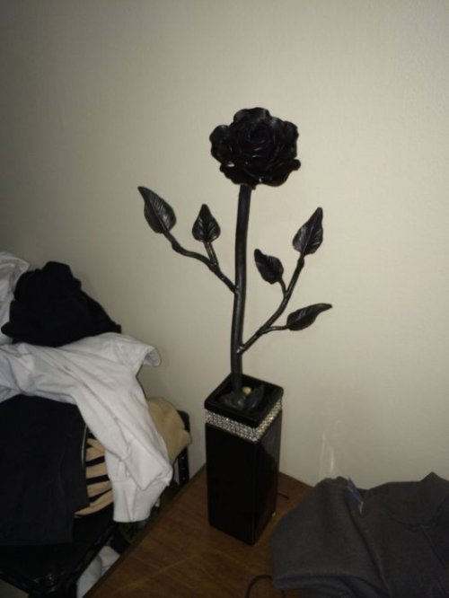 Металлическая роза ко Дню всех влюблённых (14 фото)