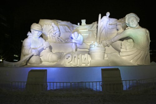 Зрелищные скульптуры на Фестивале снега в Саппоро (24 фото)