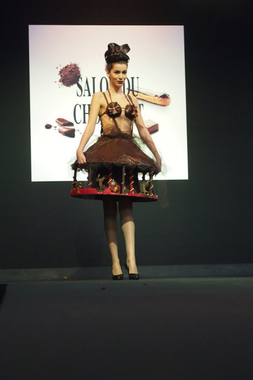 Модный показ Salon du Chocolat в Брюсселе (21 фото)