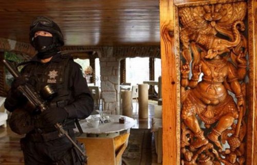 Полицейский захват особняка мексиканского наркобарона (23 фото)