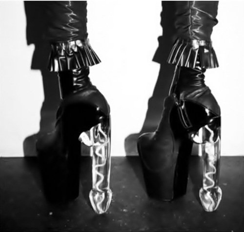 25 Примеров невероятных женских туфель на высоком каблуке