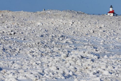 Великие озёра почти замёрзли первый раз за 20 лет (11 фото)