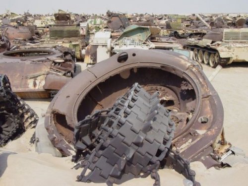 Кладбище танков в Кювейте (19 фото)