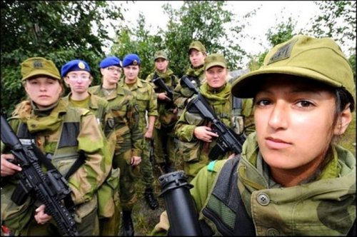 Нововведение в Норвежской армии: мужчины и женщины живут в одной казарме (8 фото)