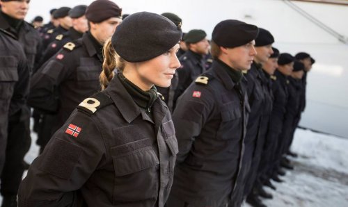 Нововведение в Норвежской армии: мужчины и женщины живут в одной казарме (8 фото)