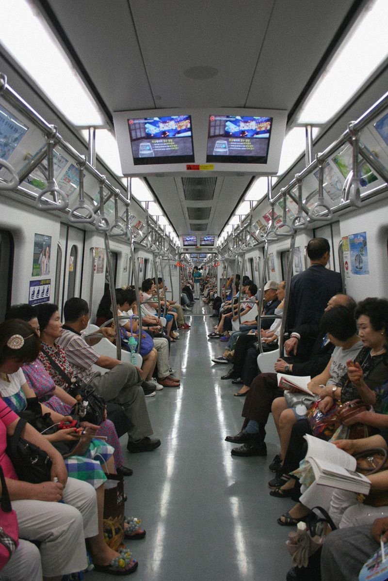 Метрополитены стран. Метро в Южной Корее. Метро разные вагоны.