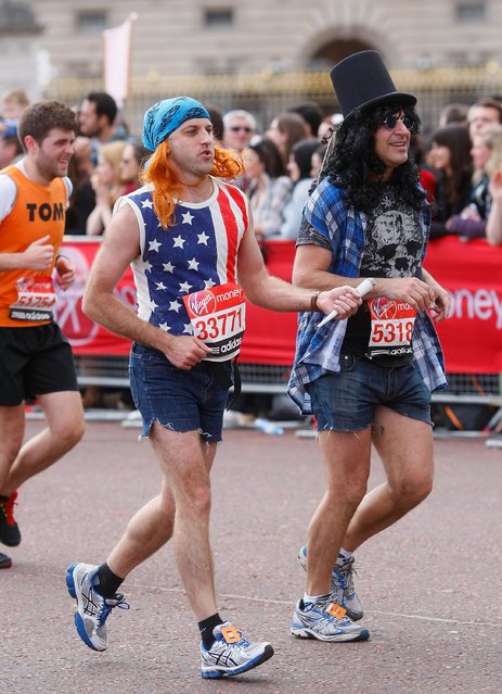 Яркие костюмы участников Лондонского марафона (15 фото)