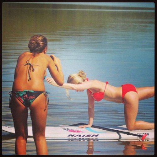 Йога на доске для сёрфинга (31 фото)