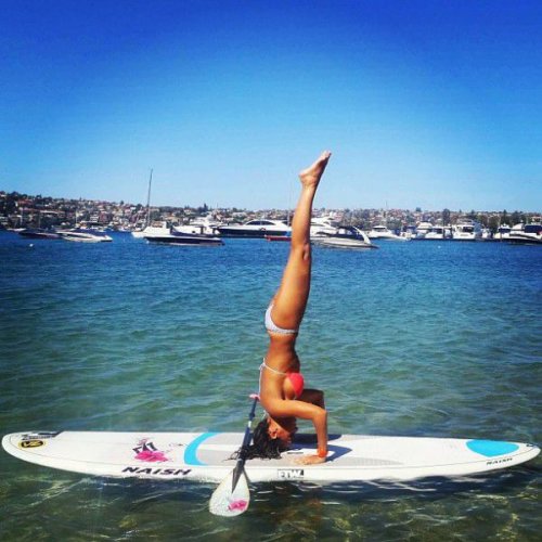 Йога на доске для сёрфинга (31 фото)