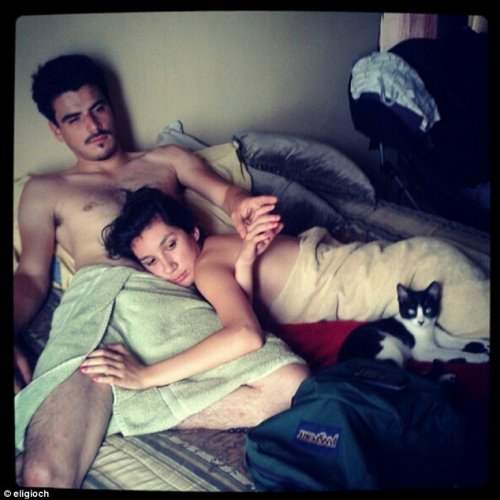 Новая фотозабава в Instagram: селфи после интимной близости (16 фото)