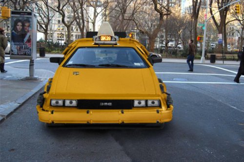 Нью-йоркское такси DeLorean DMC-12 из фильма Назад в будущее (4 фото)