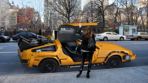 Нью-йоркское такси DeLorean DMC-12 из фильма Назад в будущее (4 фото)