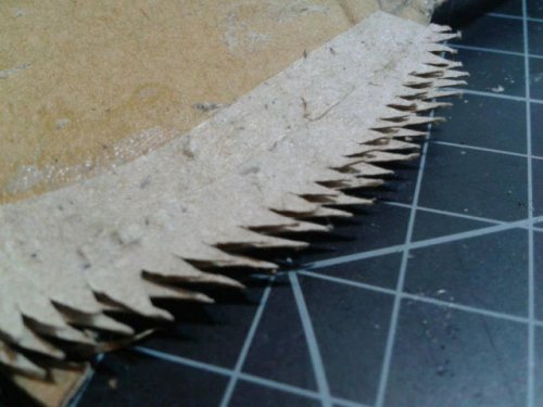 Невероятно реалистичная бородатая агама, созданная из картона (24 фото)