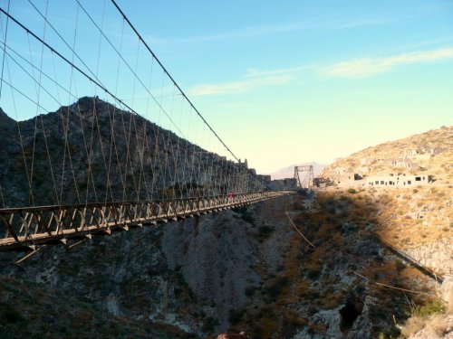 Самые экстремальные мосты планеты (13 фото)