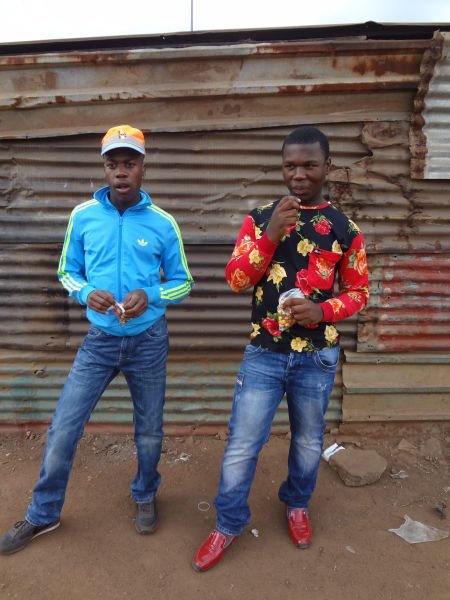 Дорогостоящее хобби южноафриканских нищих тинейджеров (30 фото + видео)