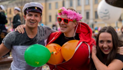 Финские студенты празднуют Вальпургиеву ночь (28 фото)