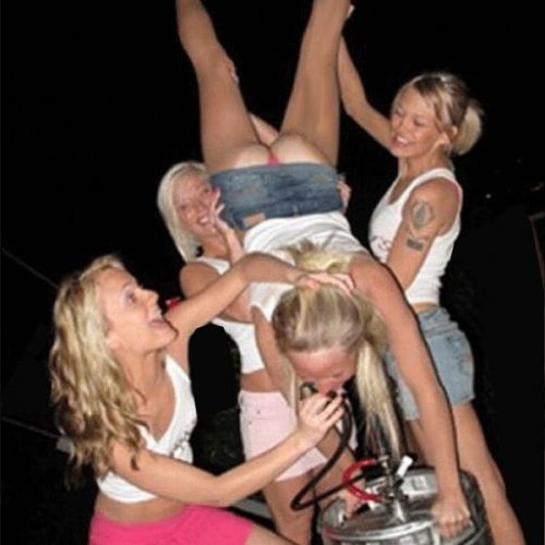 Девушки вверх ногами и пивная забава американских студентов (28 фото)