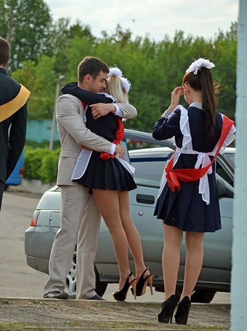 Фото выпускниц под юбкой