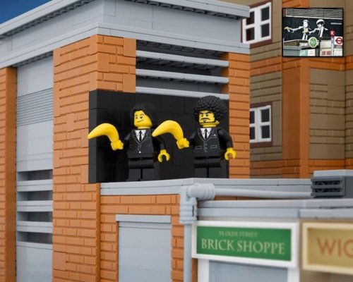 Знаменитые граффити Бэнкси, воссозданные из конструктора LEGO (20 фото)