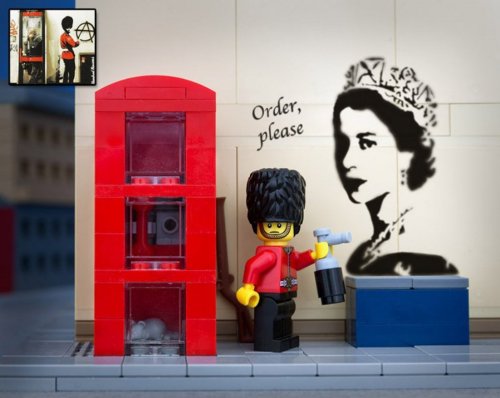 Знаменитые граффити Бэнкси, воссозданные из конструктора LEGO (20 фото)