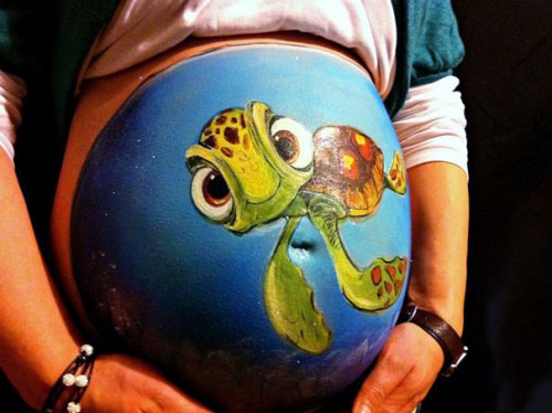 Художница разрисовывает животики беременных женщин (24 фото)