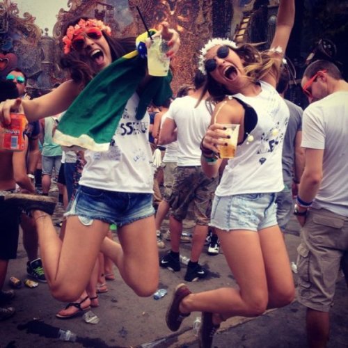 Девушки на фестивале танцевальной музыки Tomorrowland 2014 (33 фото)