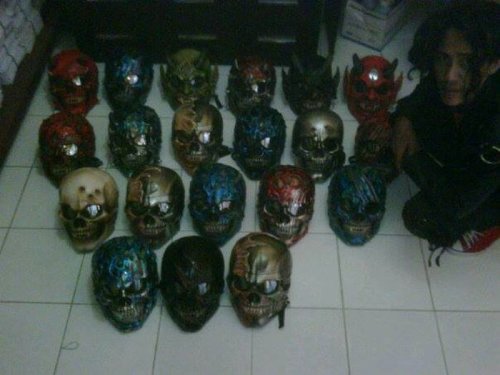 Байкерские шлемы в хоррор-стиле (29 фото)