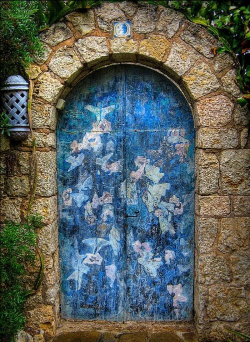 Самые необычные и красивые двери мира (29 фото)