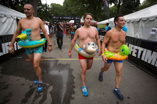 Участники забега в нижнем белье, состоявшегося в Нью-Йорке (8 фото)