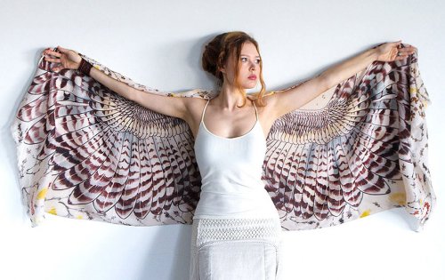 Оригинальные платки-крылья от Розы Хамитовой (13 фото)