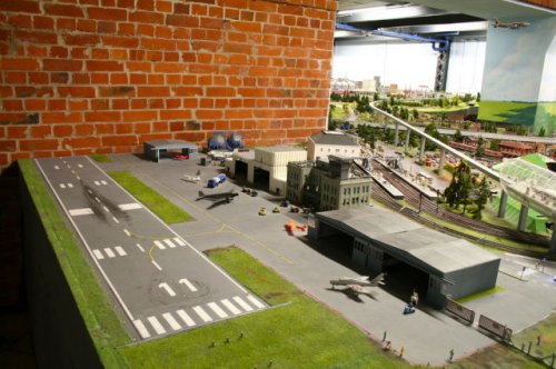 Крупнейший в мире железнодорожный макет Miniatur Wunderland (32 фото)