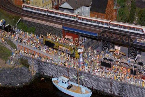 Крупнейший в мире железнодорожный макет Miniatur Wunderland (32 фото)