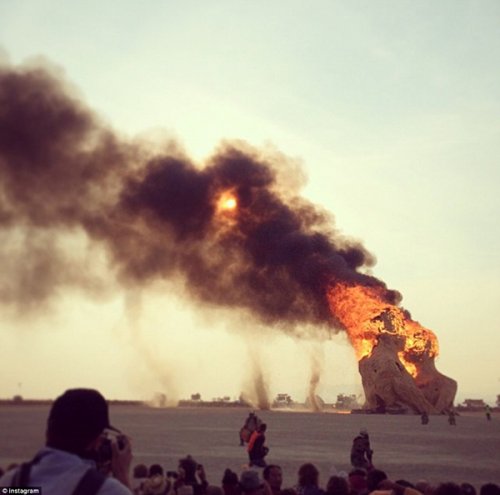 8 Странных и невероятных моментов с Burning Man 2014