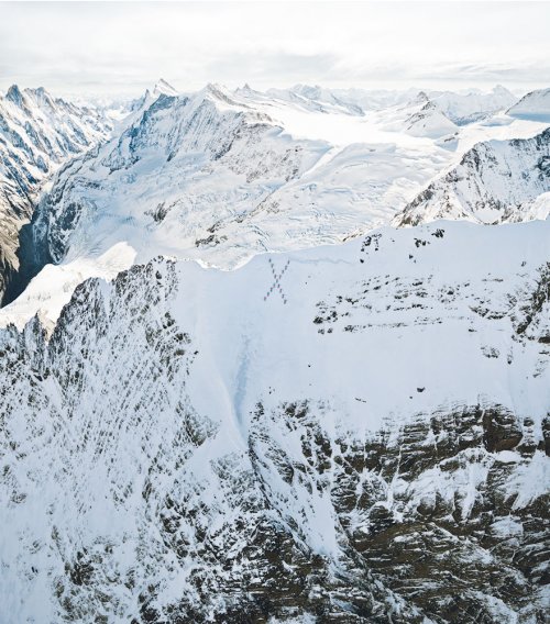 Сотни альпинистов в грандиозной фотосессии на горе Маттерхорн (14 фото + видео)