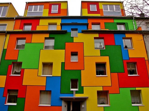 Здания, которые добавляют яркие краски в серые будни (14 фото)