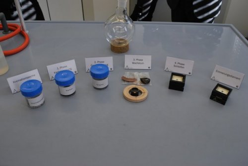 Швейцарская компания предлагает превратить прах умерших в бриллианты (22 фото)