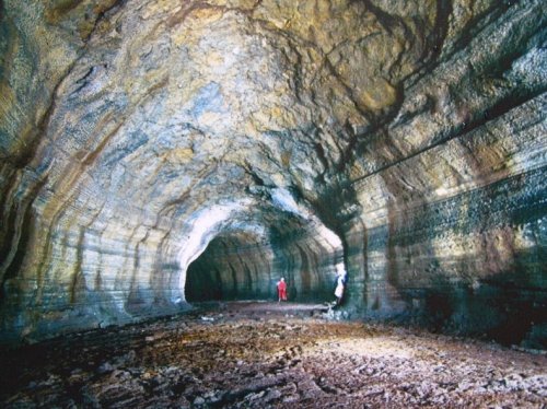 Пещера-тоннель из лавы Манчжангуль на острове Чеджудо (7 фото)