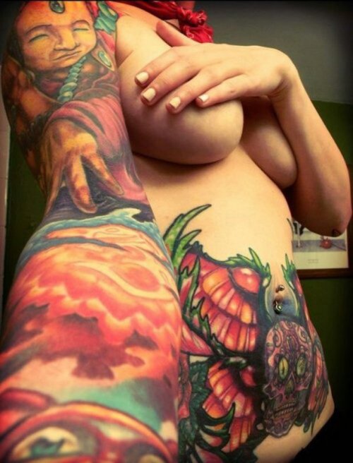 Сексуальные девушки с татуировками (29 фото)